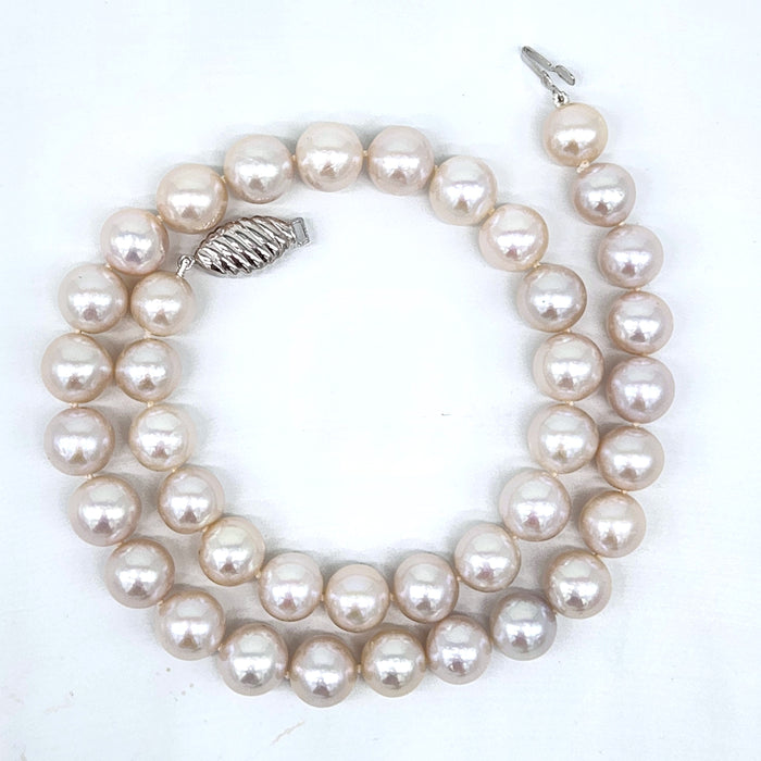 ROUND FRESHWATER PEARL CLASSIC STRAND
