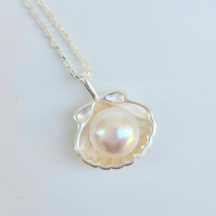 PEARL IN A PEARL SHELL PENDANT & CHAIN