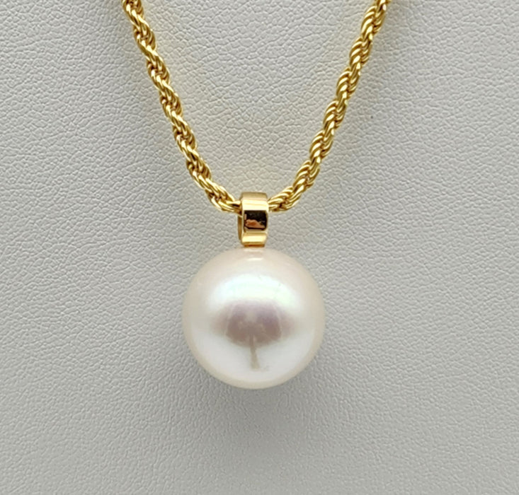 LARGE 16.7mm ROUND PEARL PENDANT, 18ct YELLOW GOLD SETTING