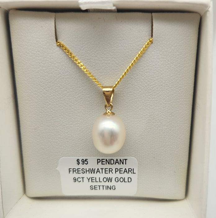 9ct YELLOW GOLD PEARL PENDANT