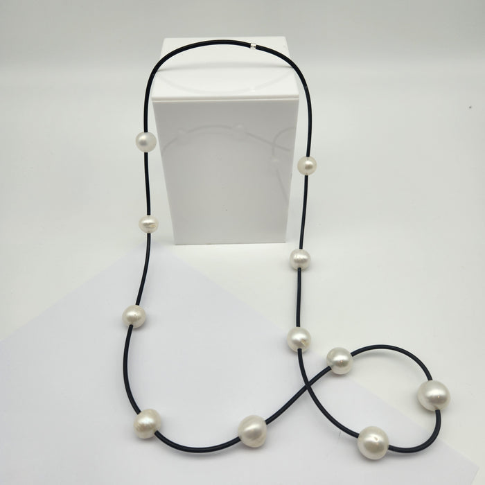 PEARL NEOPRENE NECKLACE