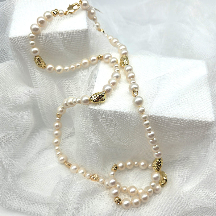LONG 80cm FRESHWATER PEARL STRAND WITH GOLD TONE NUGGET BEADS