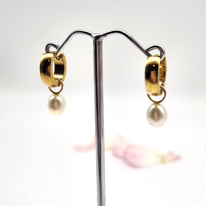 DETACHABLE PEARL HUGGIES