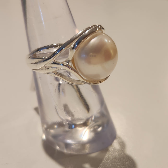 LARGE SIZE 'SURF GRASS' PEARL RING