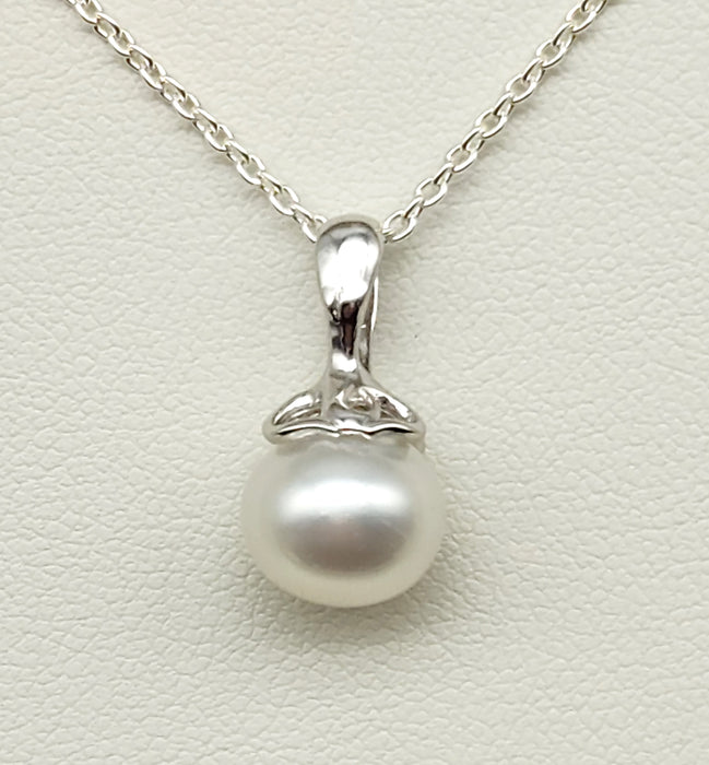 AUSTRALIAN SOUTH SEA PEARL PENDANT, STERLING SILVER SETTING & CHAIN