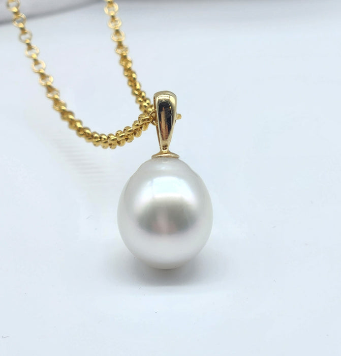 SOLID GOLD AUSTRALIAN SOUTH SEA PEARL PENDANT