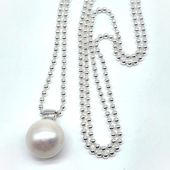 LARGE ROUND PEARL PENDANT WITH LONG BALL CHAIN