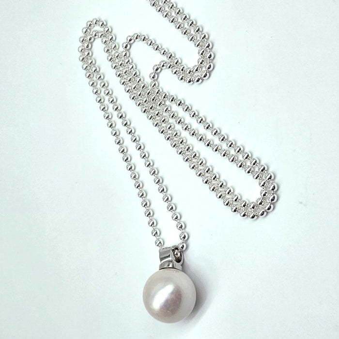 LARGE ROUND PEARL PENDANT WITH LONG BALL CHAIN