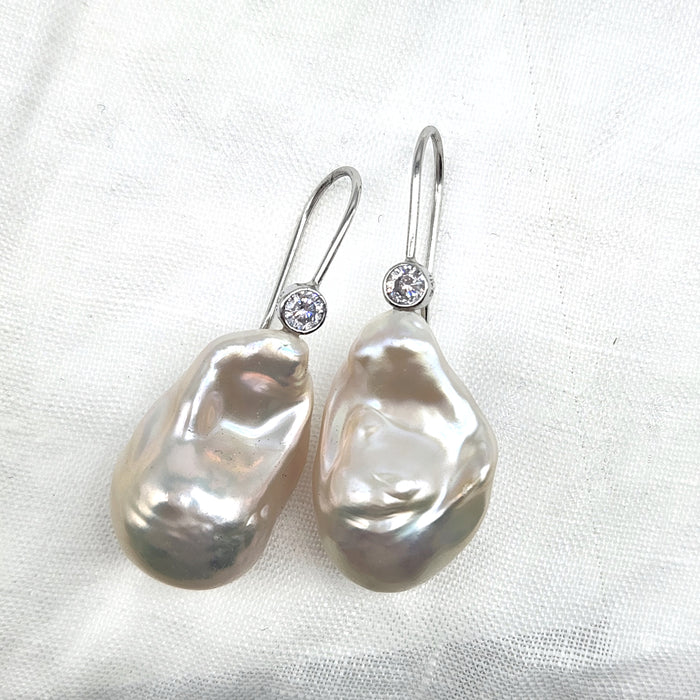 STATEMENT BAROQUE PEARL HOOKS WITH ZIRCONIA