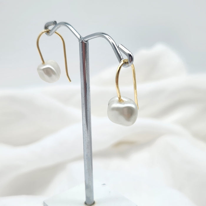 FRESHWATER KESHI PEARL HOOKS