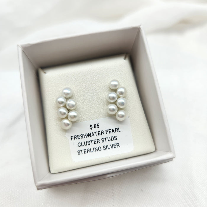 CLUSTER PEARL STUD EARRINGS