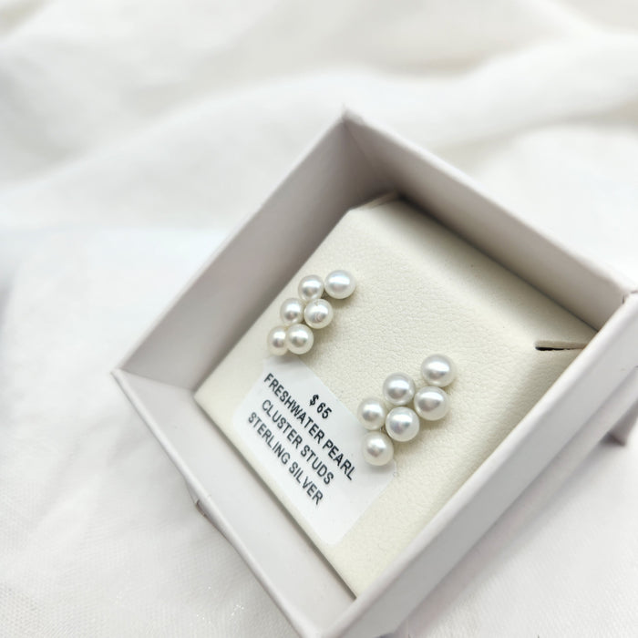 CLUSTER PEARL STUD EARRINGS