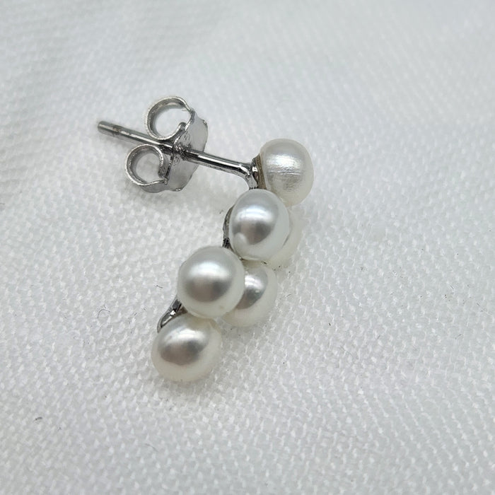 CLUSTER PEARL STUD EARRINGS