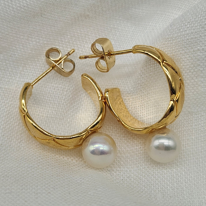 GOLD PLATED LATTICED HOOPS WITH PEARLS