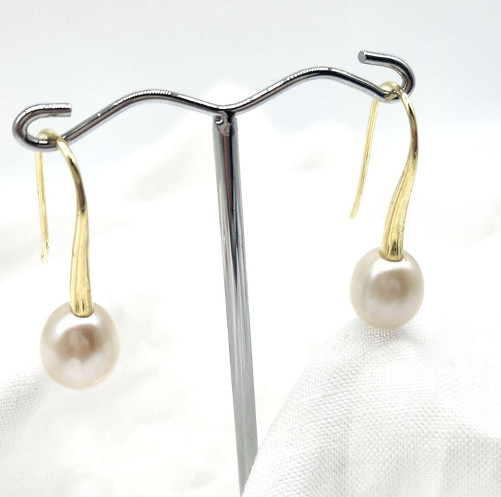 GOLD PLATED LONG TAPERED HOOKS WITH FRESHWATER PEARLS