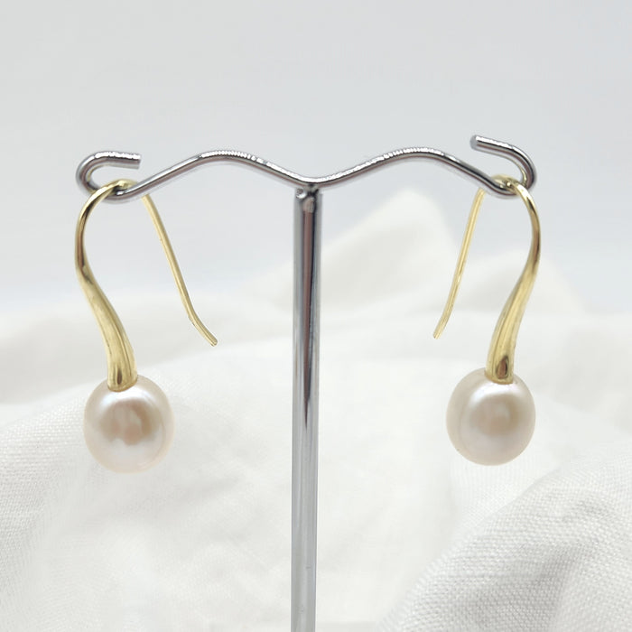 GOLD PLATED LONG TAPERED HOOKS WITH FRESHWATER PEARLS