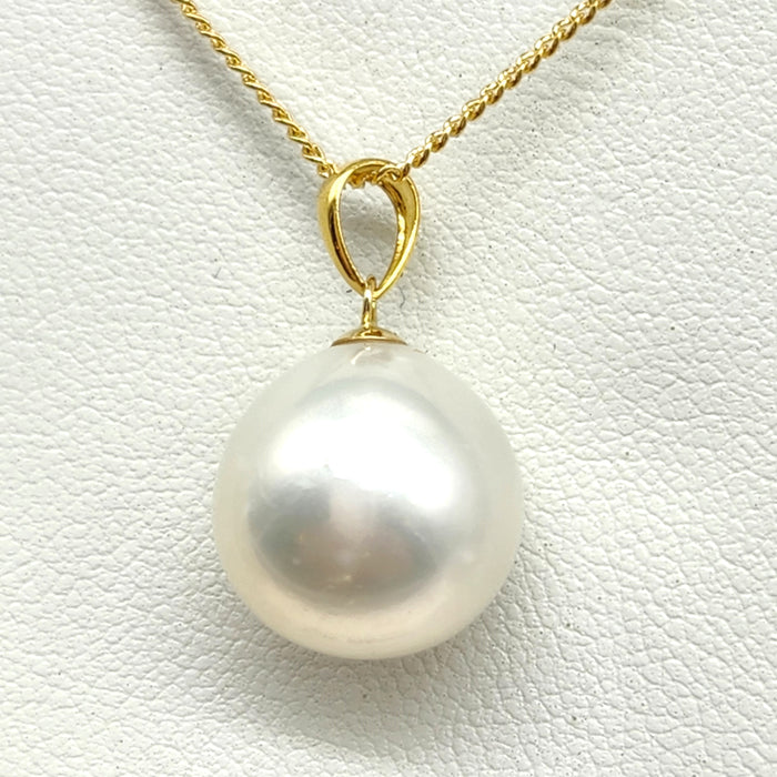 18ct YELLOW GOLD SETTING, LARGE ROUND FRESHWATER PEARL PENDANT