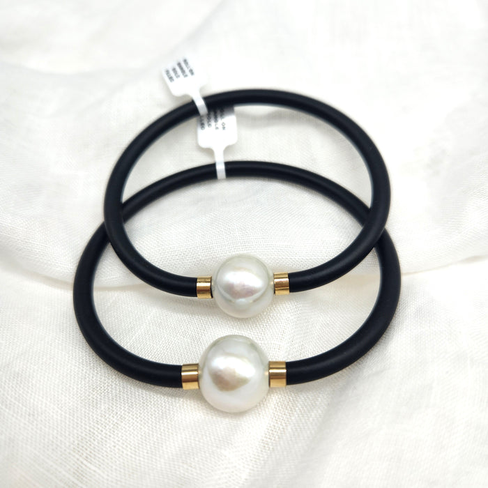 4mm NEOPRENE PEARL BANGLE WITH GOLD COLLARS
