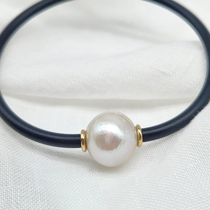 3mm NEOPRENE PEARL BANGLE WITH SLIM GOLD COLLARS