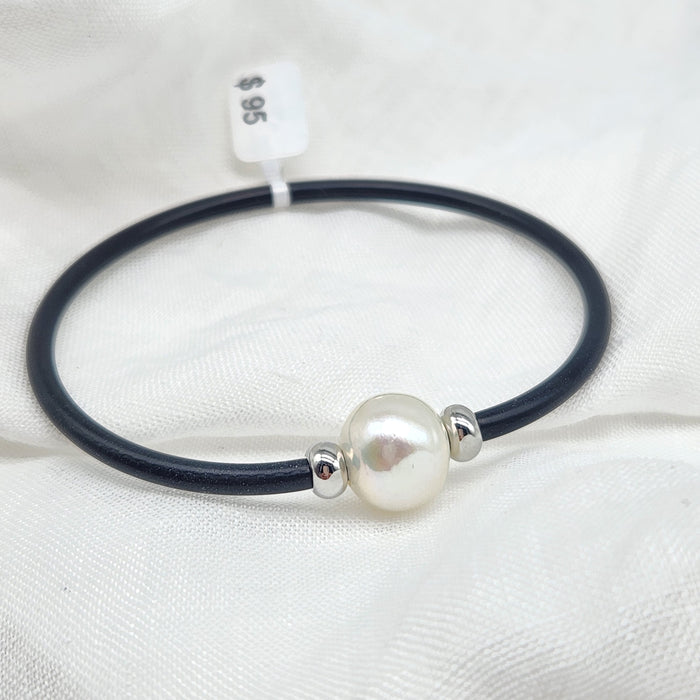 3mm NEOPRENE PEARL BANGLE WITH POLISHED SILVER COLLARS