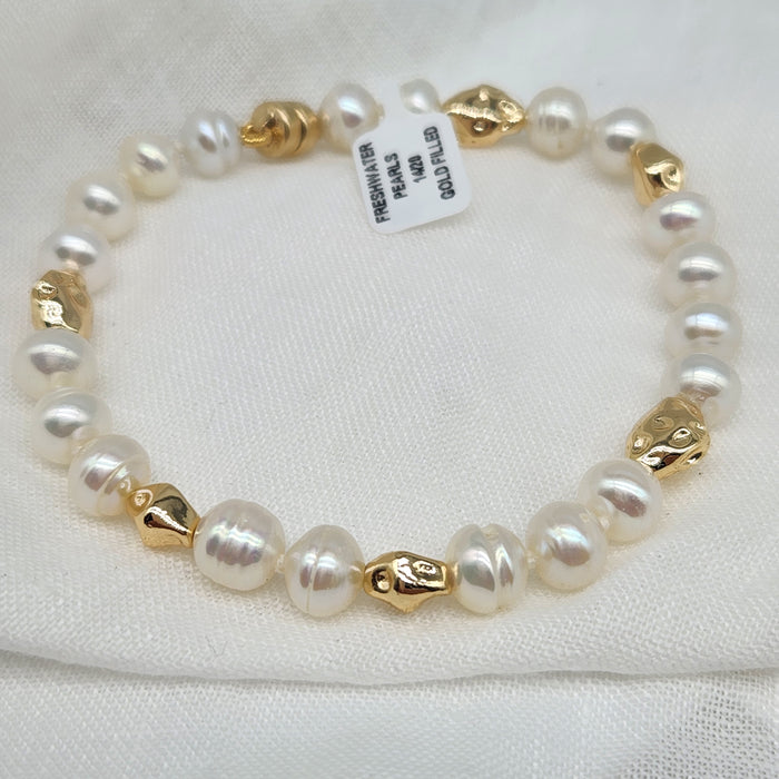PEARL AND GOLD TONE NUGGET BRACELET