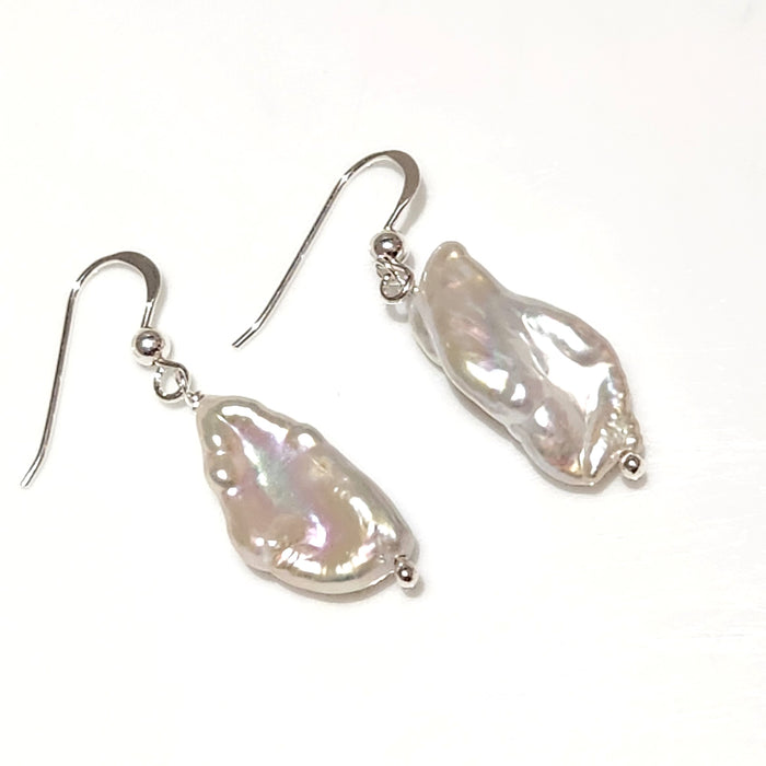 KESHI PEARL HOOKS