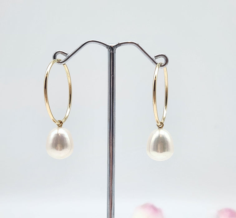ELEGANT HOOPS WITH FRESHWATER PEARLS