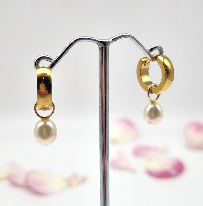 DETACHABLE PEARL HUGGIES