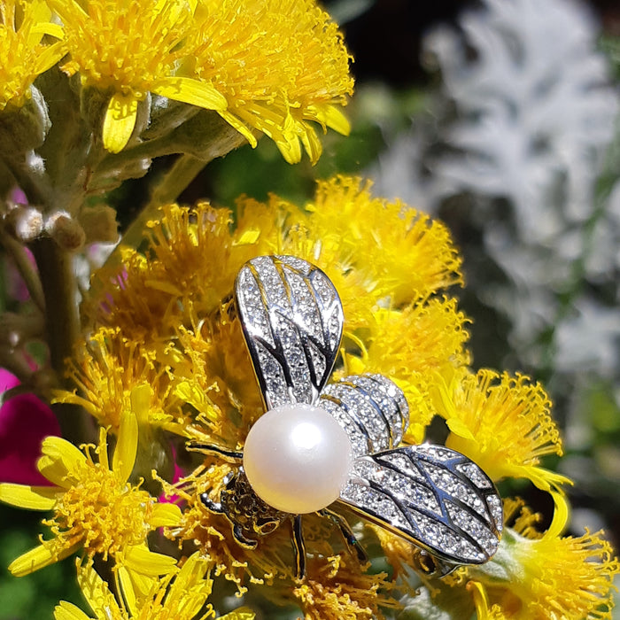 BEE BROOCH