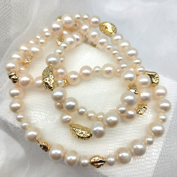 LONG 80cm FRESHWATER PEARL STRAND WITH GOLD TONE NUGGET BEADS